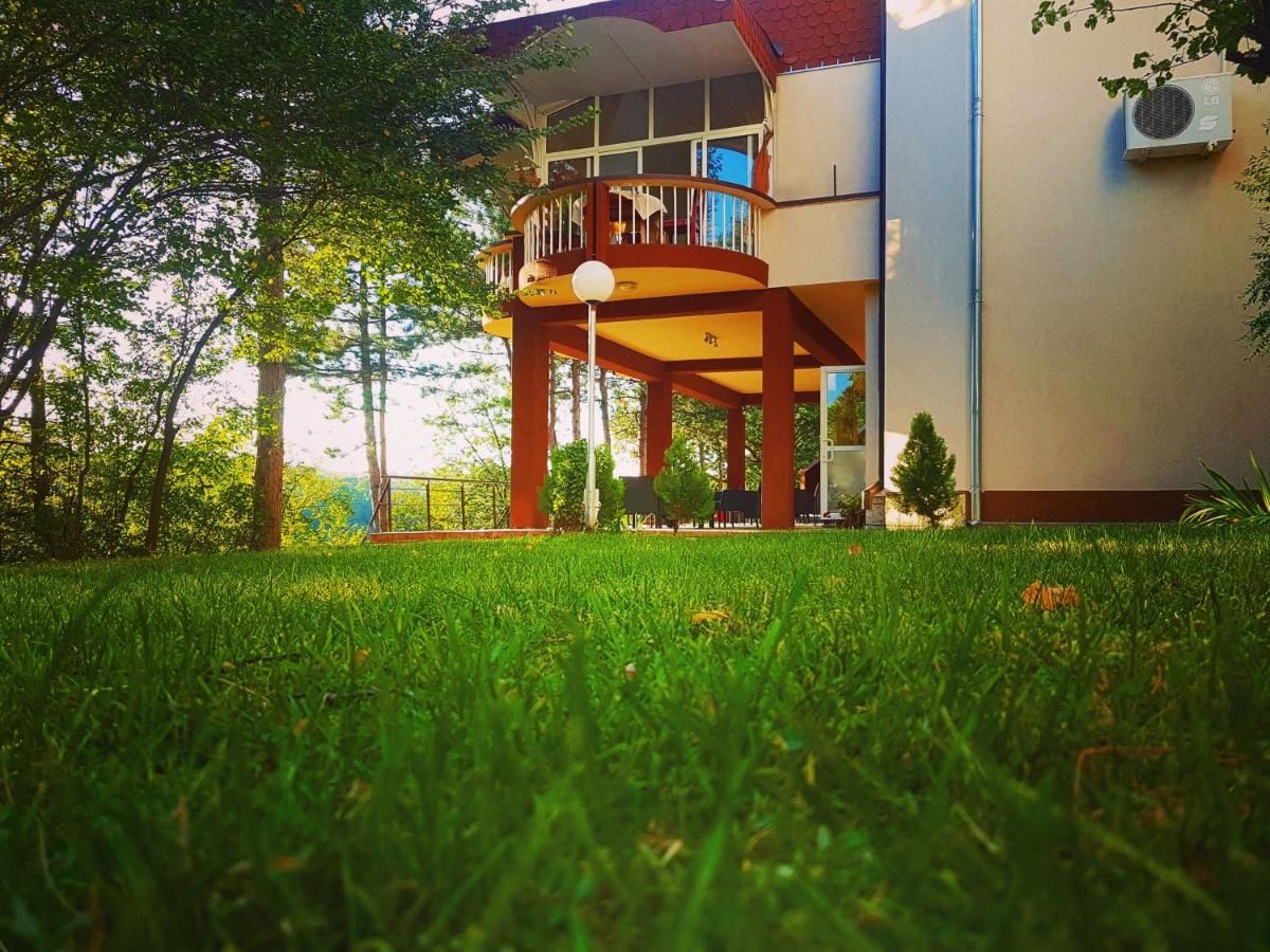 Отель Hotel Touristic Home Kailaka Плевен-13