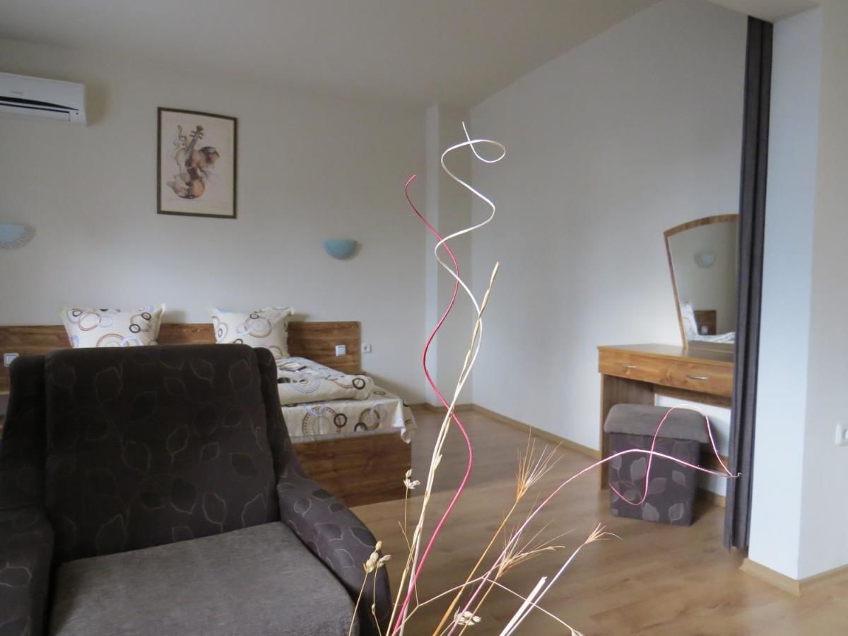 Отель Hotel Touristic Home Kailaka Плевен