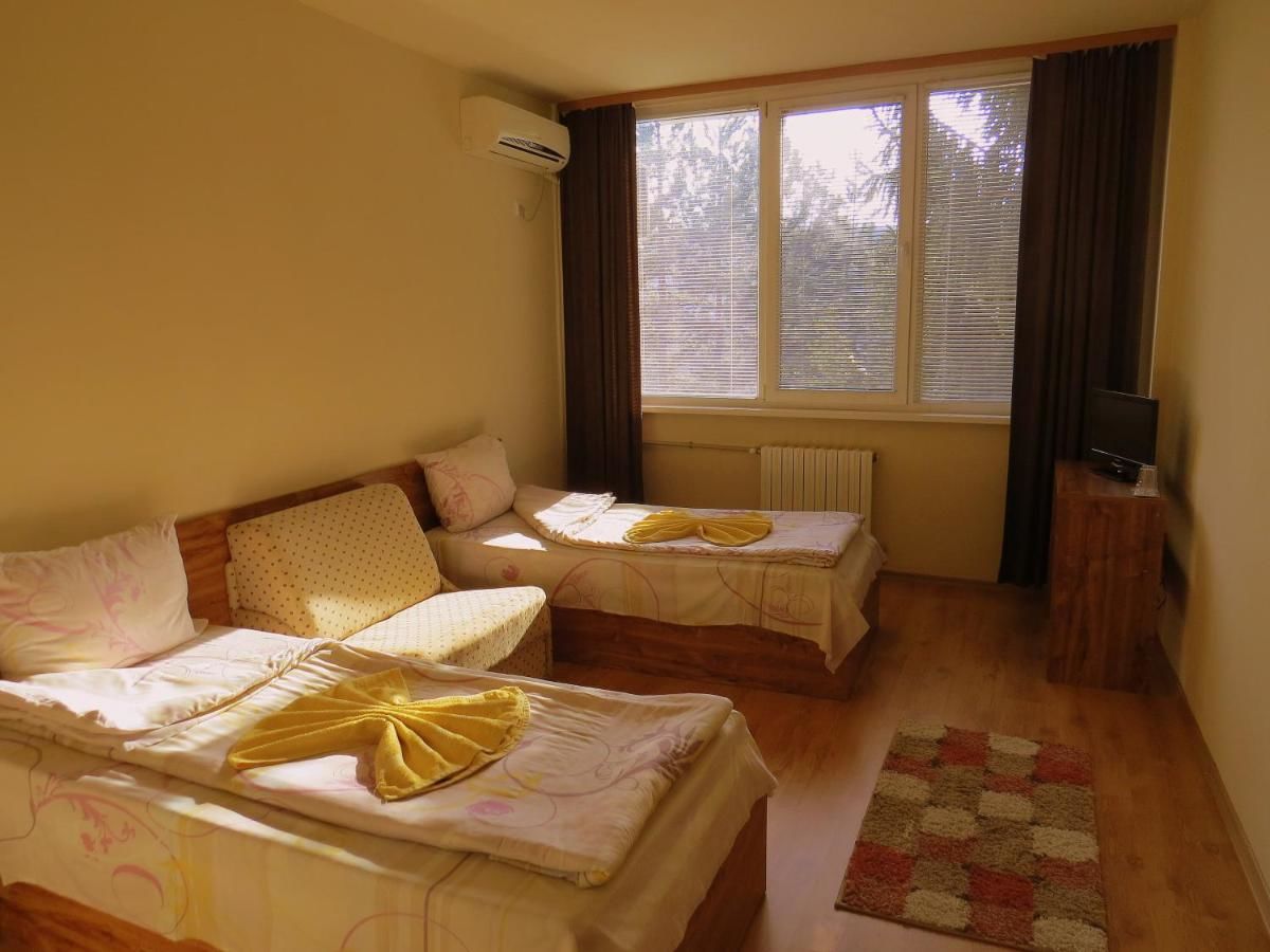 Отель Hotel Touristic Home Kailaka Плевен