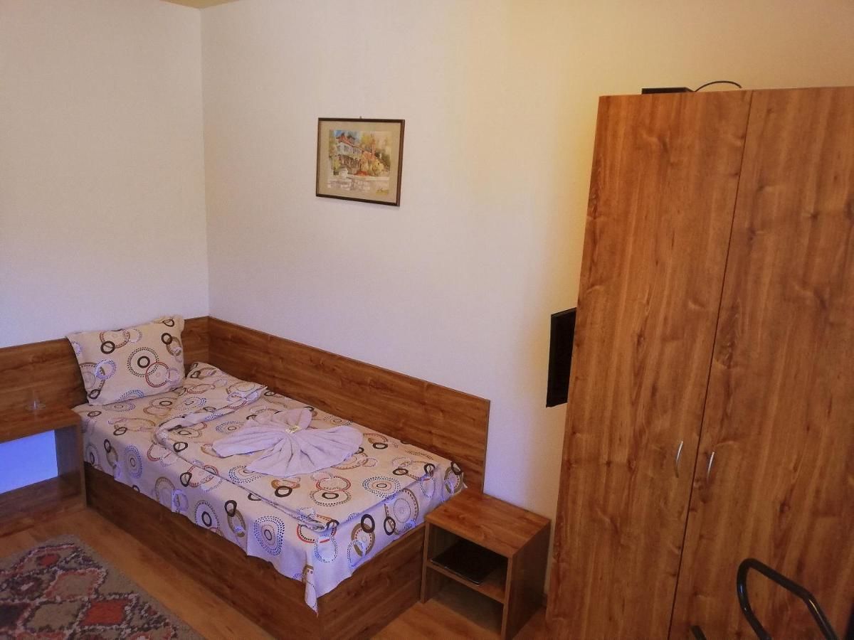 Отель Hotel Touristic Home Kailaka Плевен