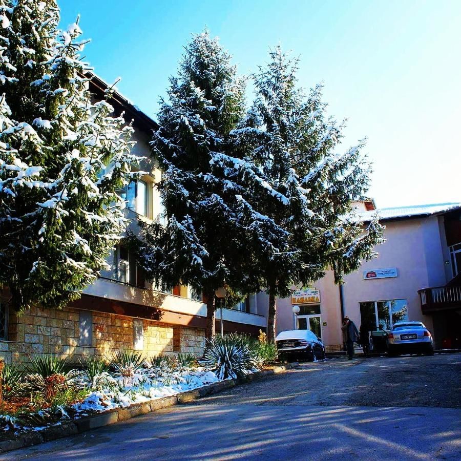 Отель Hotel Touristic Home Kailaka Плевен-12