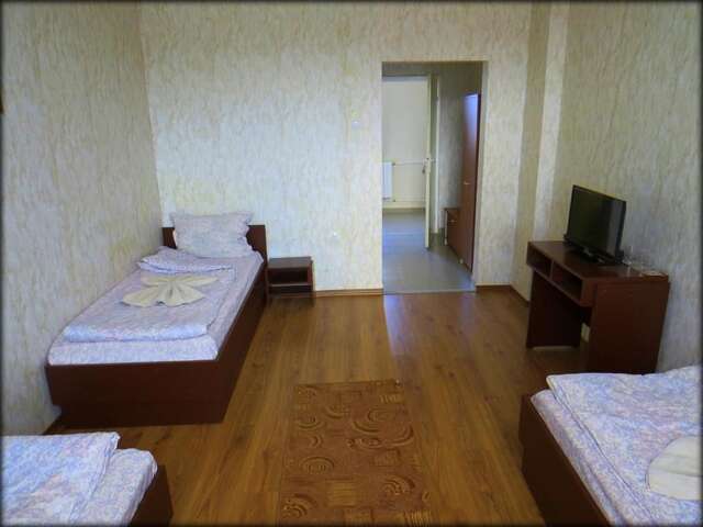Отель Hotel Touristic Home Kailaka Плевен-17